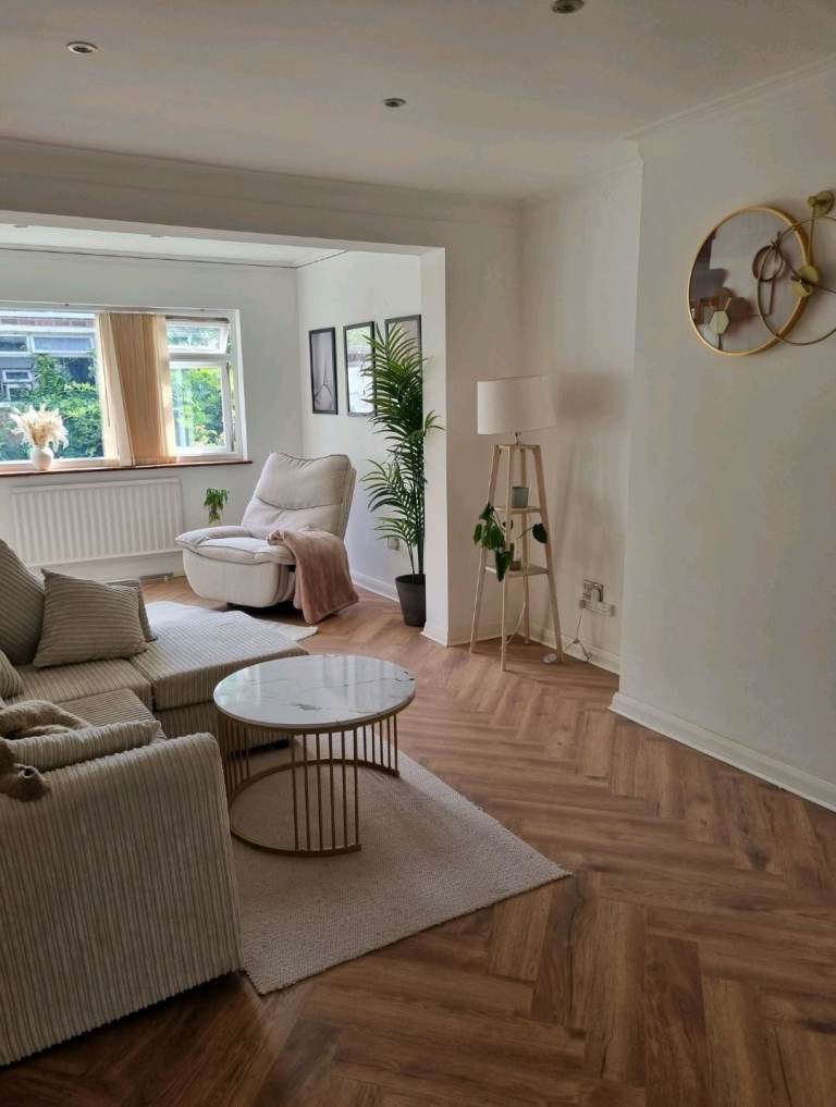 Extra large room to Rent