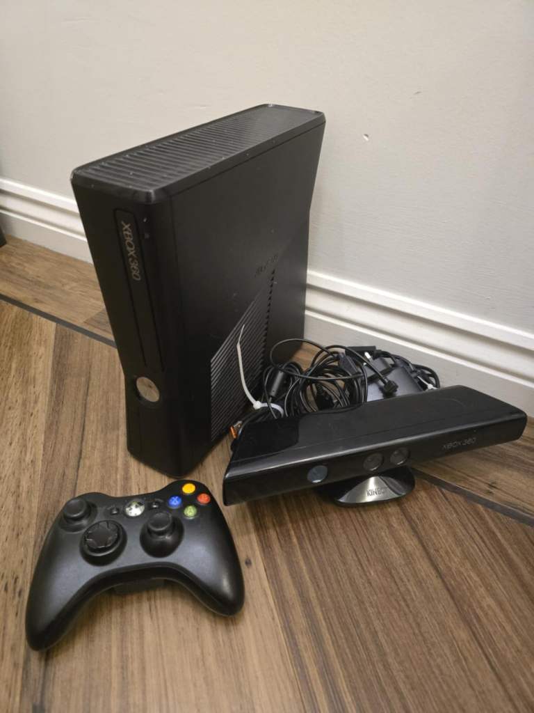 Xbox 360 Slim with Kinect - No Power Supply