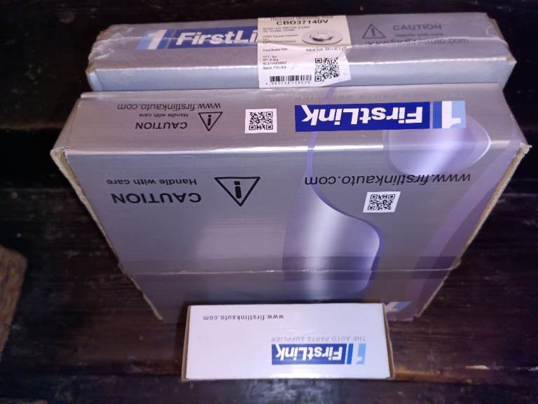 Ford Kuga/CMax Brake Discs 300mm  (Front/Rear) + Pad set