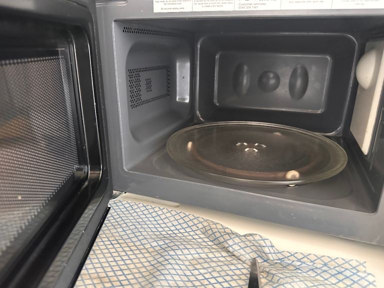 Russell Hobbs Black Microwave Oven – Good Condition