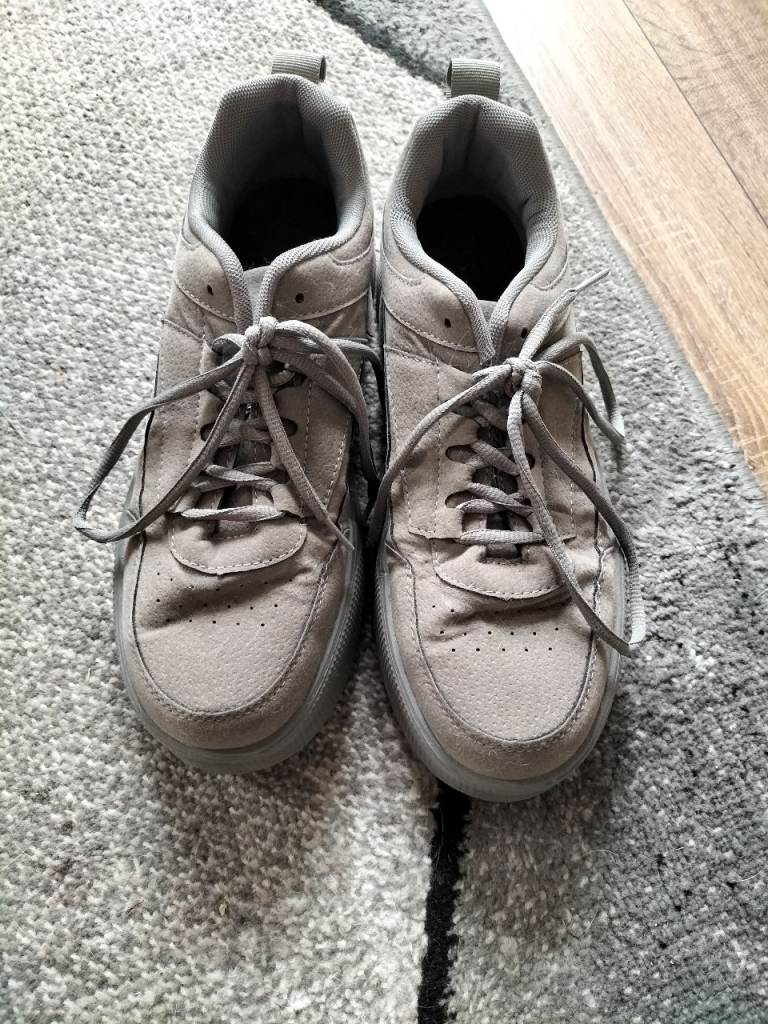 Woman's Grey Suede Trainers – Good Condition