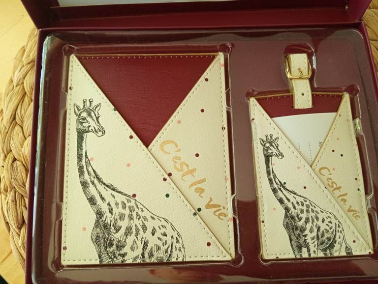 Yvonne Ellen Travel Set - Passport Holder & Luggage Tag, New