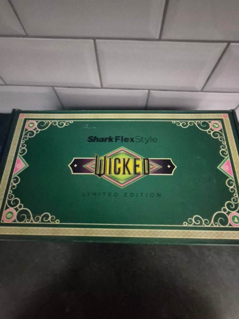 Shark FlexStyle hair styler ( WICKED LIMITED EDITION )