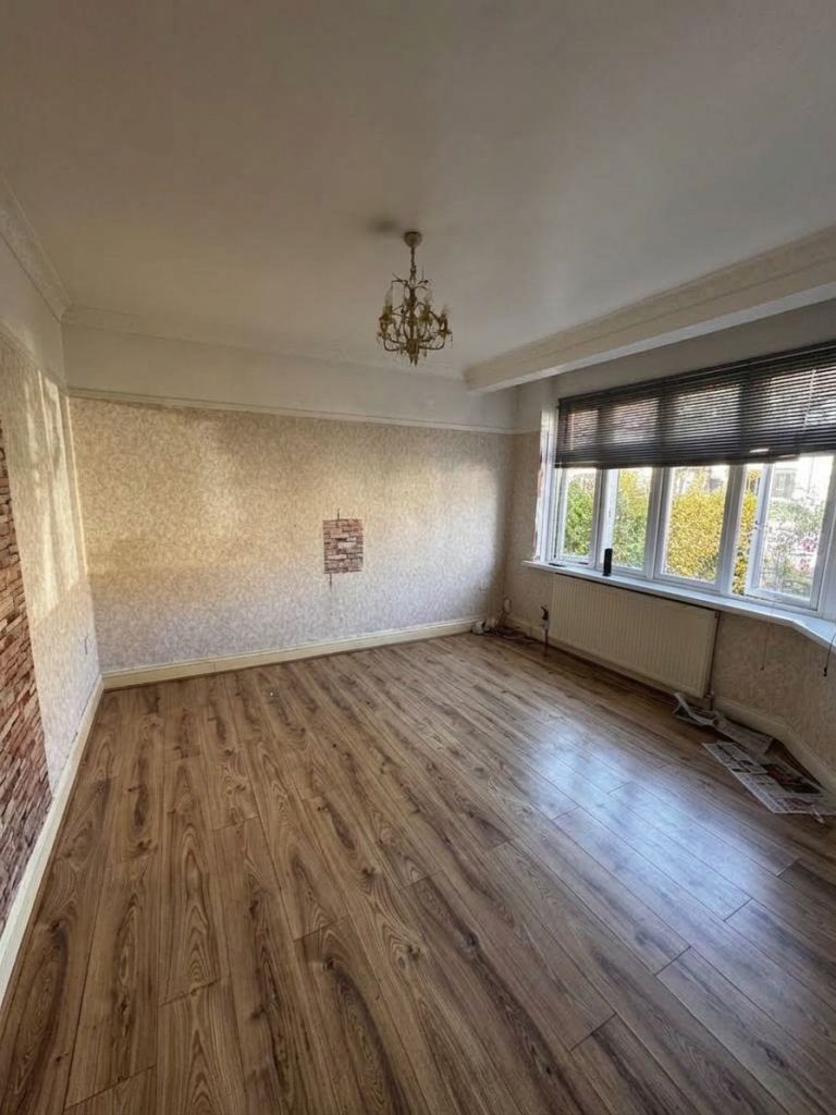 3 Bedroom House Available to Rent in Newbury Park IG2