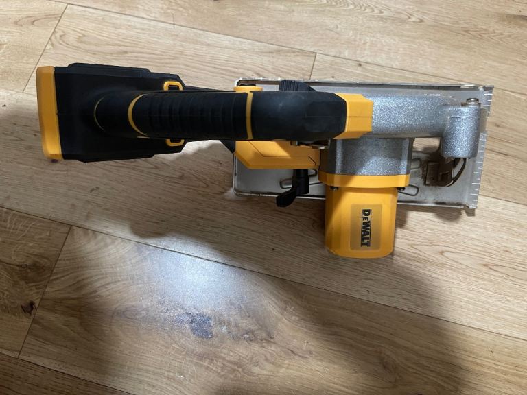 DeWalt Cordless Circular Saw – Good Condition