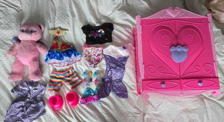Build-a-Bear bundle - 1x bear, 5x outfits, 3x footwear, and wardrobe
