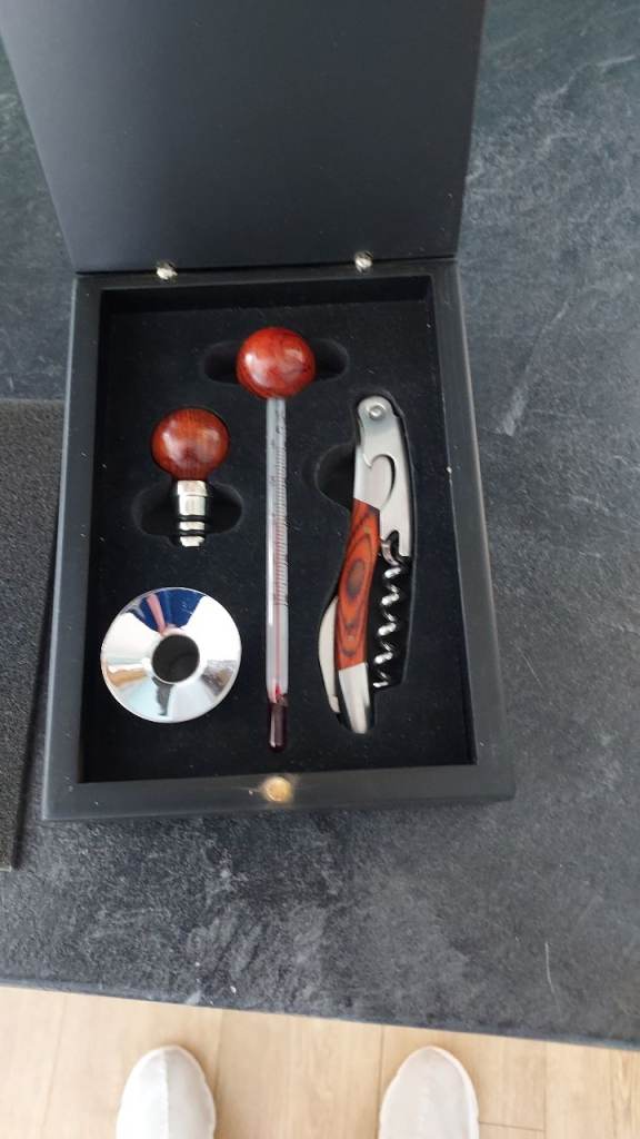 Wine Accessory Set with Corkscrew and Stopper in Box