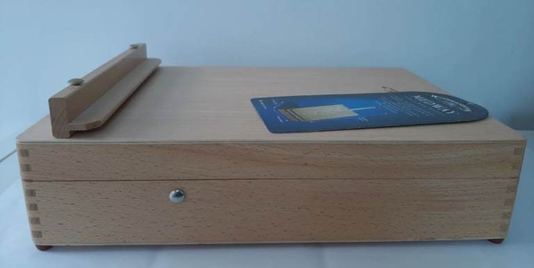 Table box easel