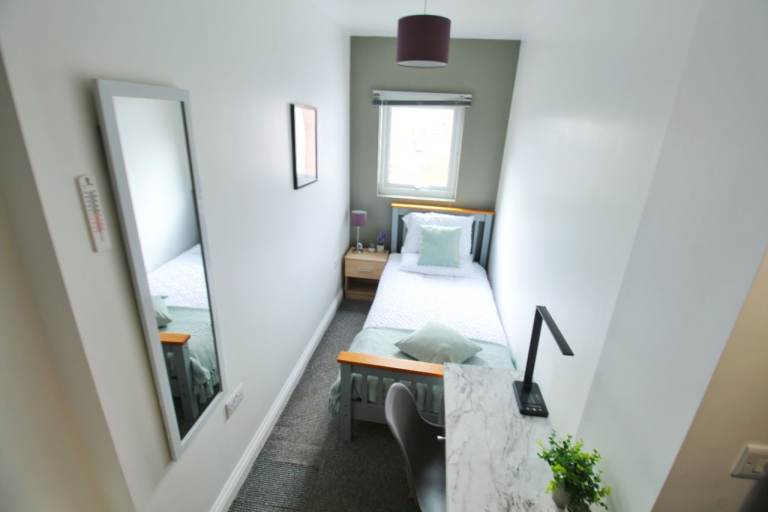 🏡 Fully Furnished Single Ensuite  £1 FOR 1ST MONTH RENT !!  Available in Peaceful Location 