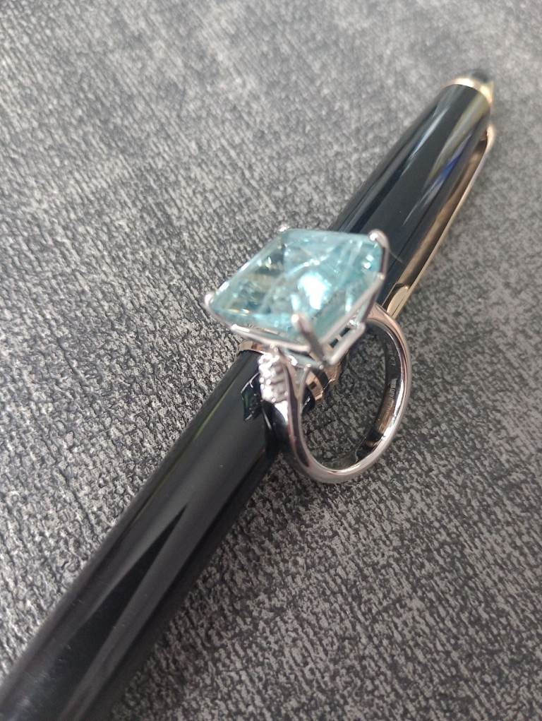 18ct white gold aquamarine and diamond ring 