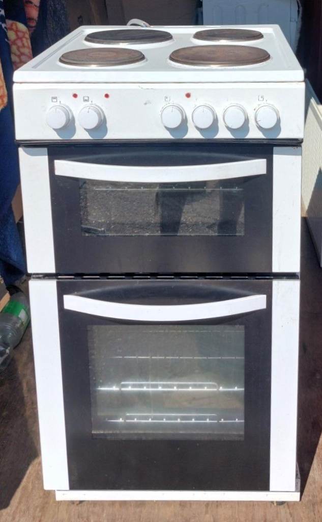Essentials 50cm Electric Cooker- Solid Plates