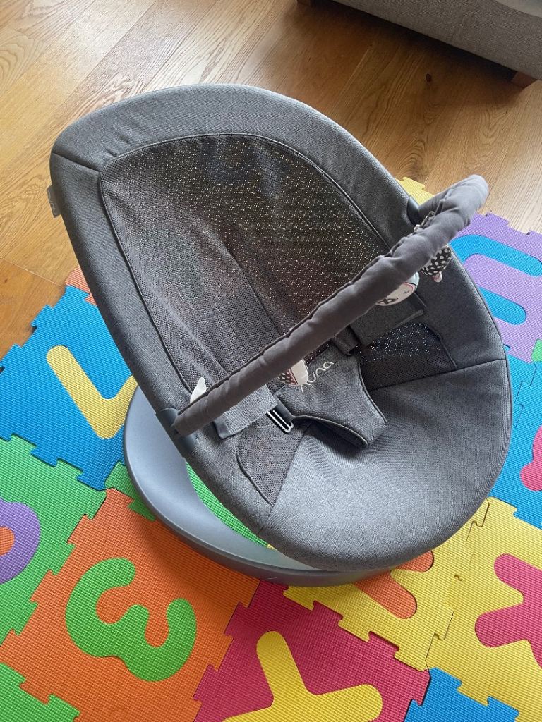 Nuna leaf chair with extra cover