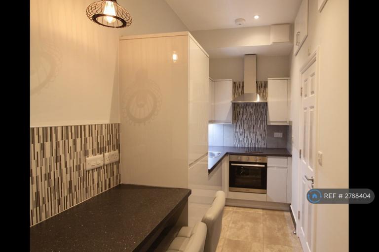 Studio flat in Yelverton Road, Bournemouth, BH1 (#2788404)