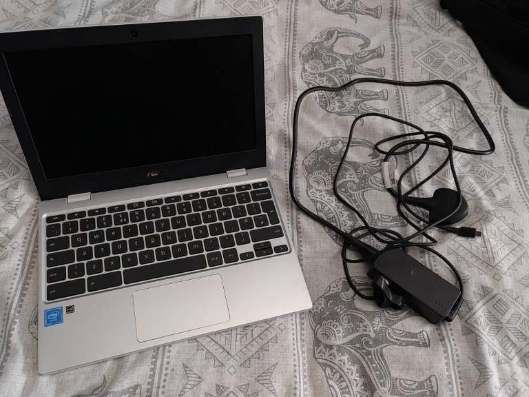 ASUS Chromebook Laptop – Silver, Good Condition