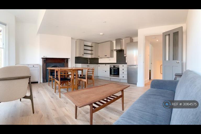 3 bedroom flat in Solon Road, London, SW2 (3 bed) (#3064575)