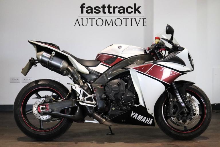 Yamaha YZF R1 2009 Big Bang - LOADED WITH EXTRAS 
