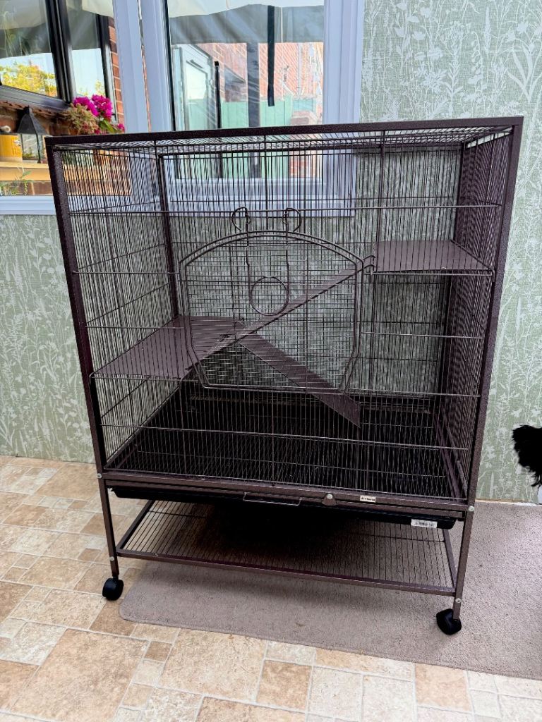 Prevue metal cage
