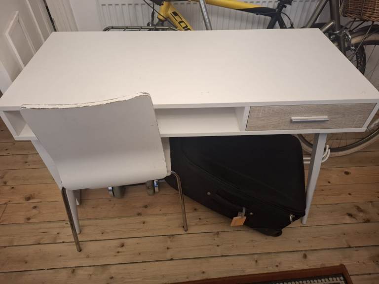 Desk and chair suitable for kinds/young adults £20