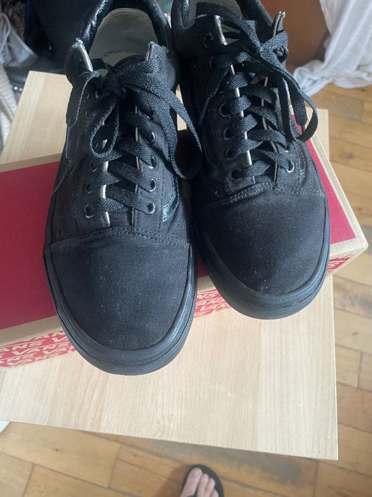 Vans Old Skool Black  size 9 Good Condition