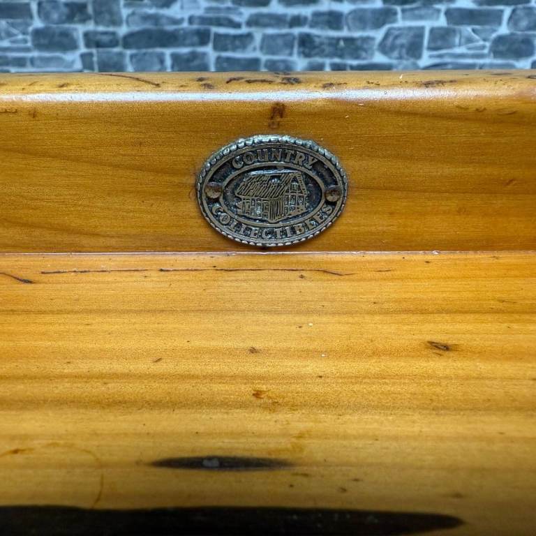 Country Collectibles Pine Bedside Cabinet – Drawer & Cupboard Storage