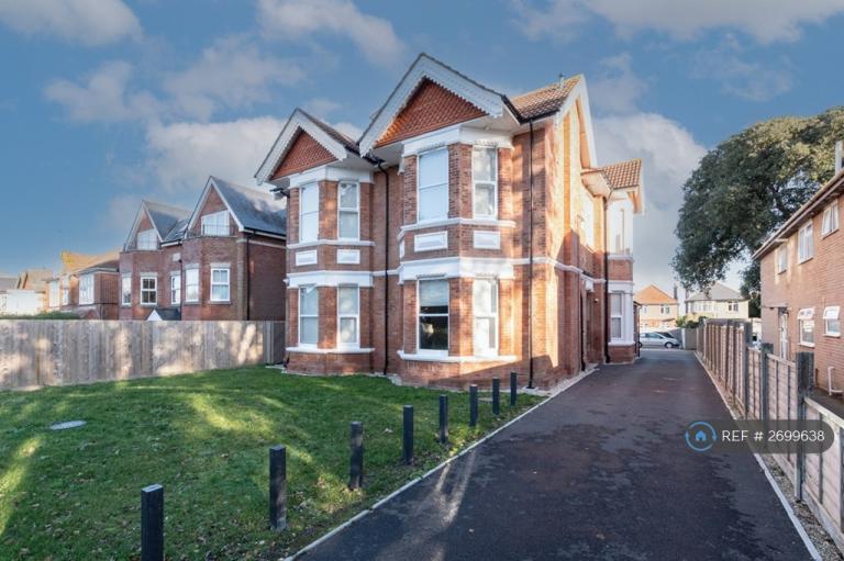 1 bedroom flat in Southbourne Road, Bournemouth, BH6 (1 bed) (#2699638)