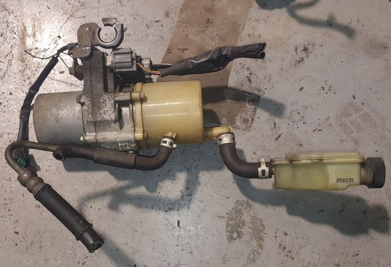 Mazda 3 Power Steering Pump  Diesel 2011