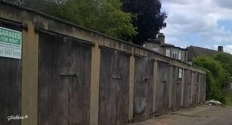 Garage to rent in London (N13) | Stashbee