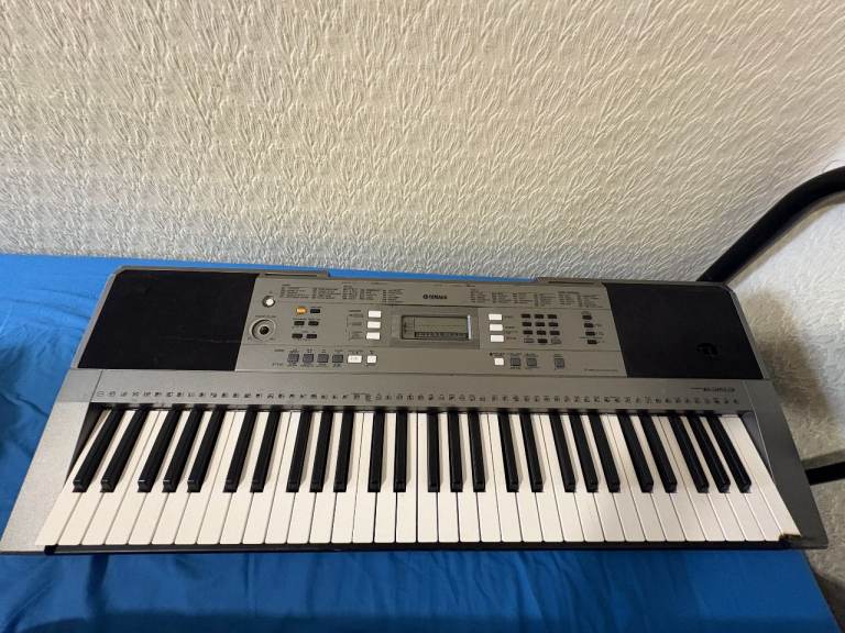 YAMAHA PSR E353 - Working really good & Read description
