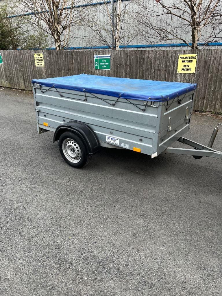SINGLE AXLE GALVANISED TRAILER.  UNBRAKED LIGHT WEIGHT.  750 KGW.  YEAR. 2017