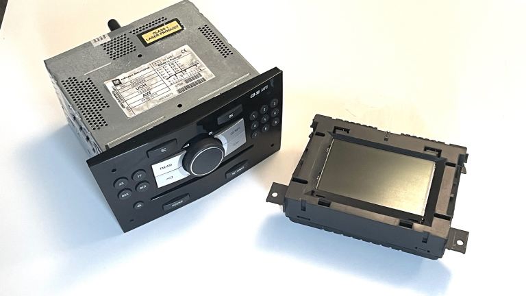 VAUXHALL ZAFIRA B (2005-14) CD30 RADIO MP3 and SCREEN DISPLAY GLOSS BLACK