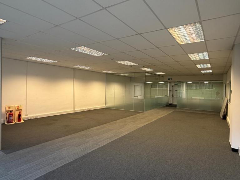 Office (shop, restaurant, …..) to rent Reading 