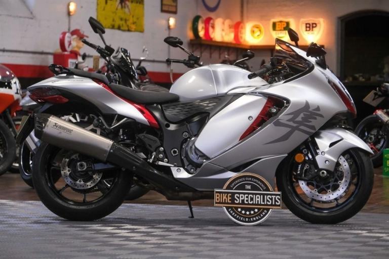 Suzuki GSX1300R Hayabusa *Akrapovic End Cans*