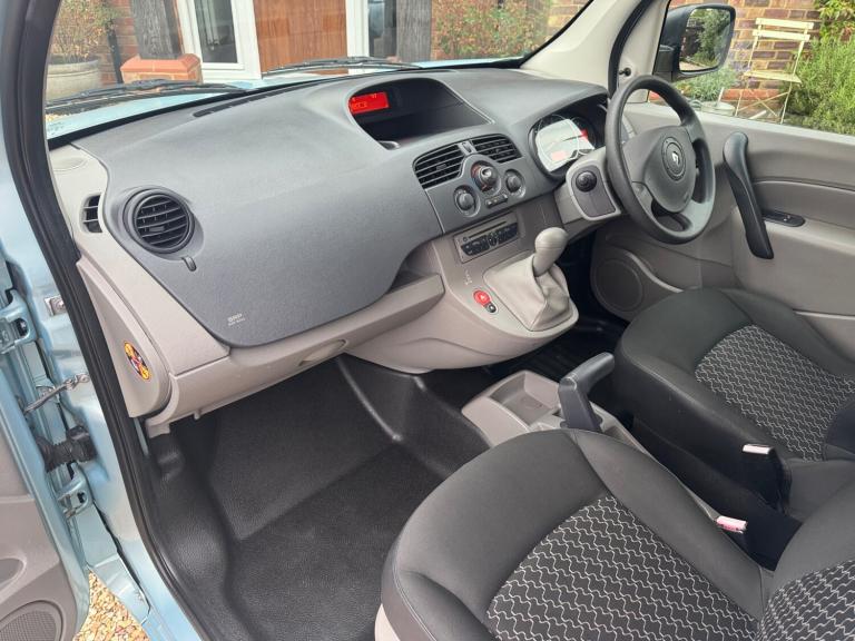 RENAULT KANGOO MOBILITY VEHICLE WHEELCHAIR RAMP DISABLED CAR. WAV 18,000 MILES 