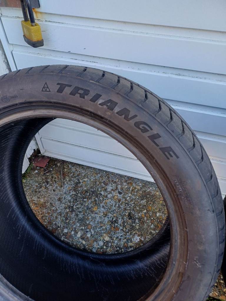 2 tyres 255/40/18