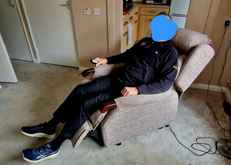 Riser/Recliner Armchair