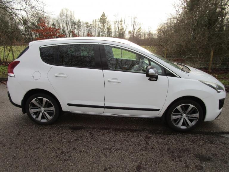 PEUGEOT 3008 1.6 HDi Allure - White, Black Half leather, SAT NAV, Pan Roof,