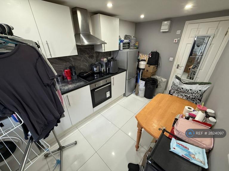 1 bedroom flat in Scotts Road, London, E10 (1 bed) (#2824097)
