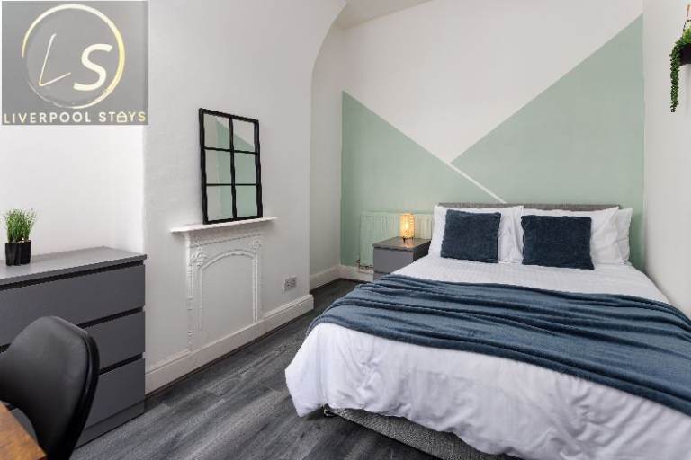 4 bed FURNISHED to high standard house by Kirkdale Station & County Road