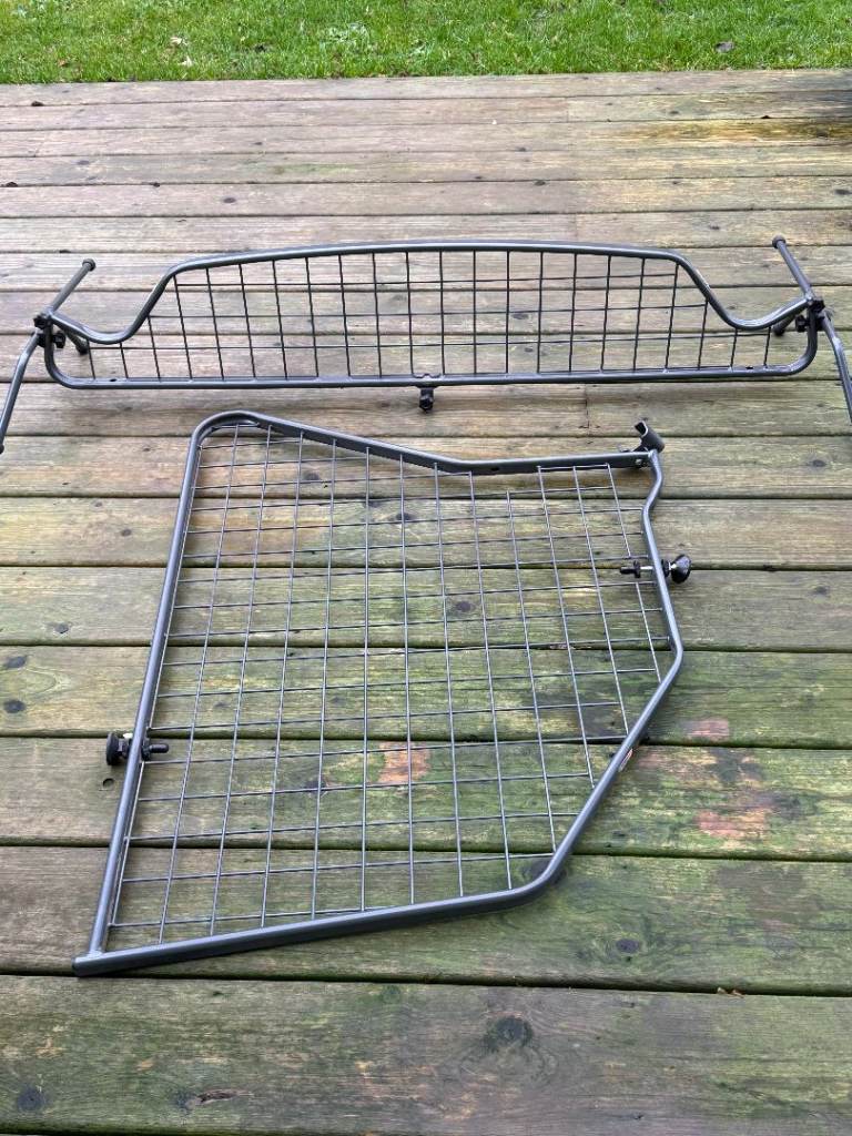 Travall  dog guard  & Divider for Audi A4 Avant 2015 onwards