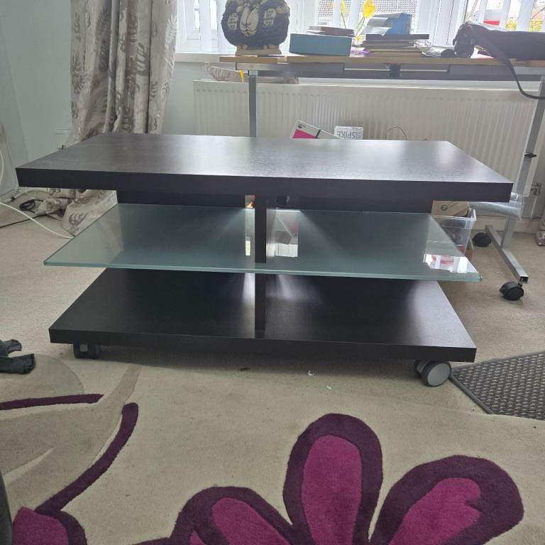 Tv unit  chunky   hesvy , good quality