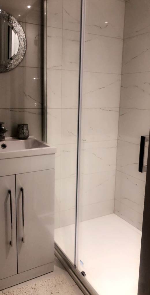 NICE ENSUITE DOUBLE ROOM IN WALTHAMSTOW, E17 4JR FOR £779pcm AVAILABLE NOW (Professional ONLY)