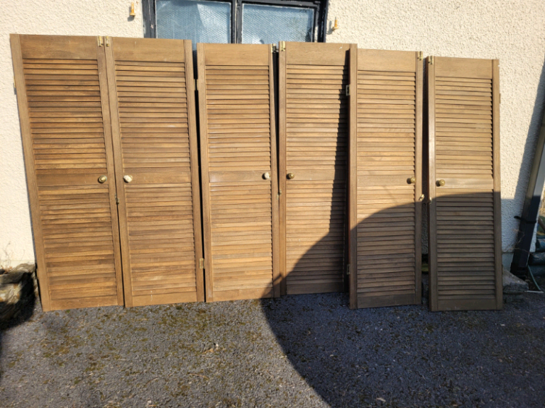 1x wooden window shutters 