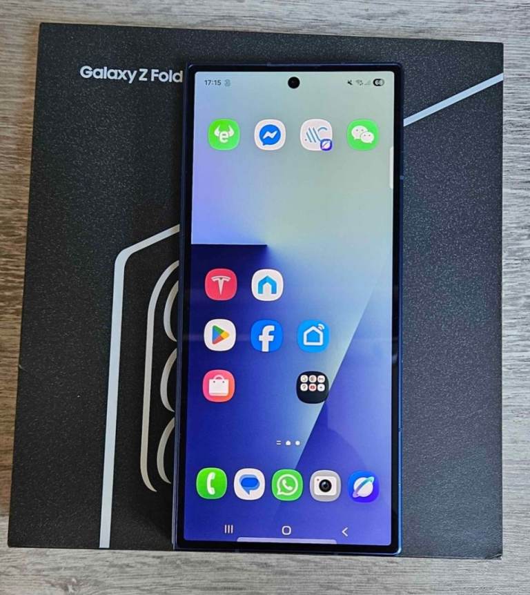 Brand New Galaxy Z Fold 7 256GB Shadow Blue (Unlocked)