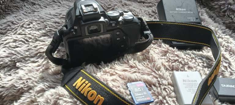 Nikon D3500 DSLR Camera with AF-S NIKKOR 35mm Lens, 32GB SD Card