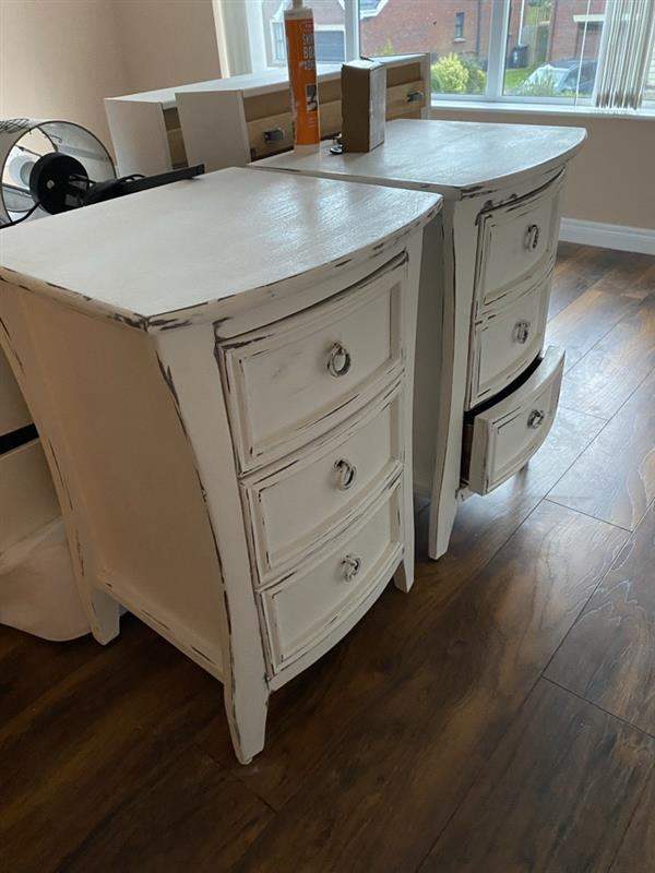 2 Distressed 3-Drawer Chests of Drawers