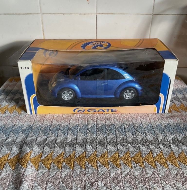 Boxed 1/18 Scale Gateway Global Ltd Volkswagen Beetle Car In Metallic Light Blue