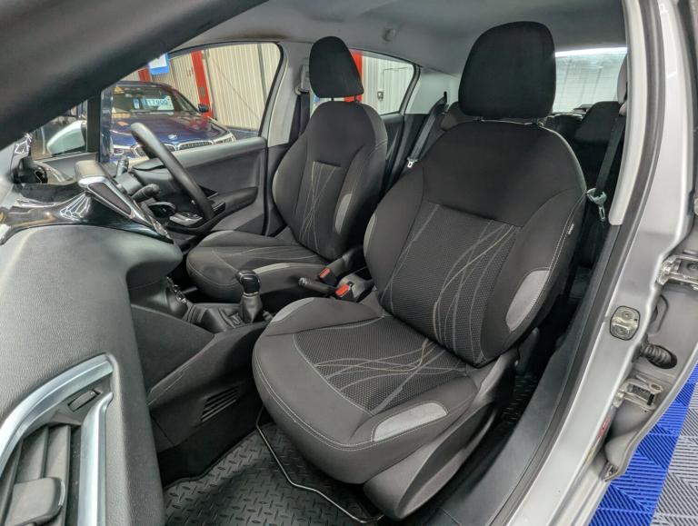 2015 Peugeot 208 1.2 VTi Active 5dr HATCHBACK Petrol Manual