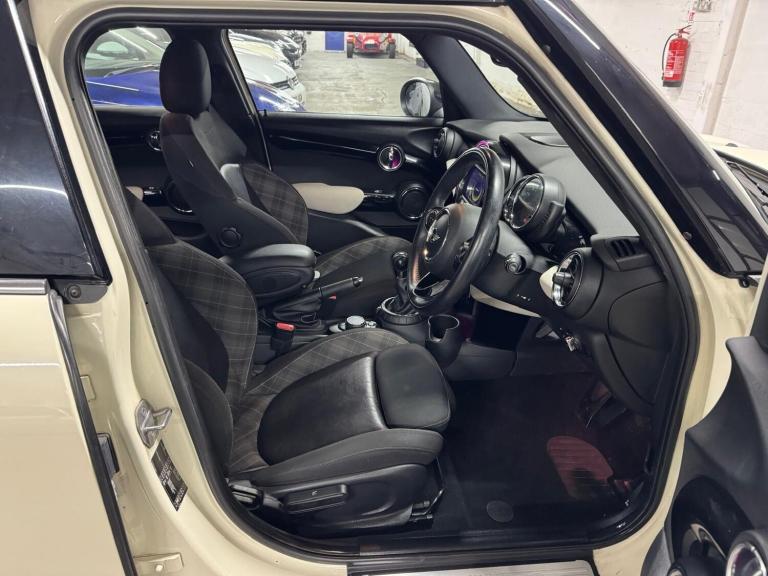 2015 MINI Hatch 1.5 Cooper 5dr HATCHBACK PETROL Manual