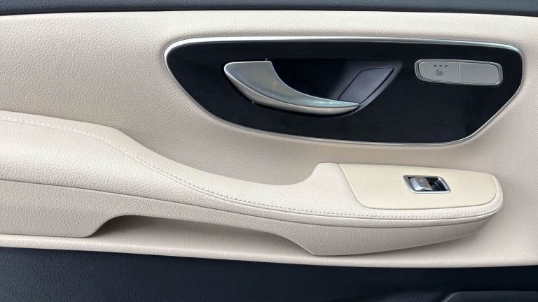 2025 Mercedes-Benz V-Class 2.0 V220d Premium MPV 5dr Diesel G-Tronic+ Euro 6 (s/s) (8 Seat, Extra...