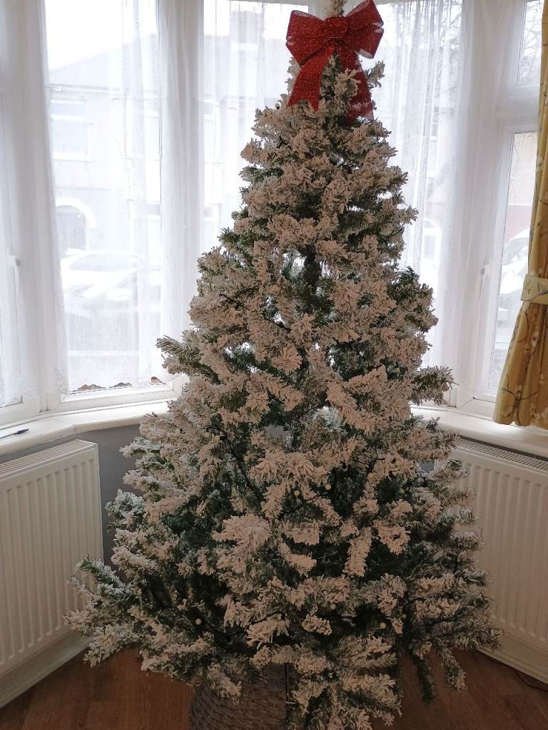 7 ft snow covered Xmas tree 